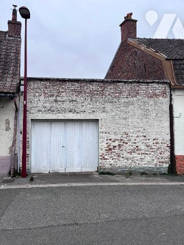 A 5mn d'Hazebrouck, Idéalement située en centre village d'Hondeghem, vaste maison de famille tr...