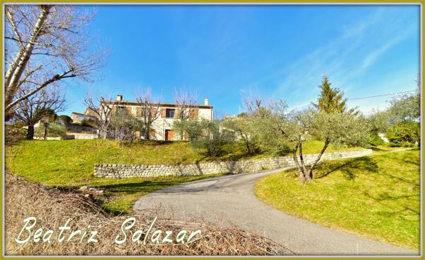 A Digne-les-Bains, grande maison familiale de 215 m², 9 pièces, double garage, abri camping-car, cave, dépendances sur un terrain de 4891 m².