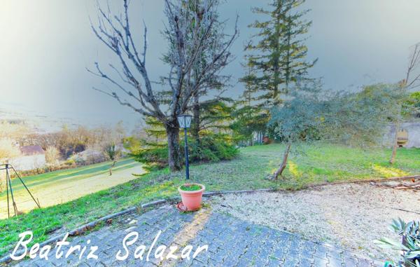 A Digne-les-Bains, grande maison familiale de 215 m², 9 pièces, double garage, abri camping-car, cave, dépendances sur un terrain de 4891 m².