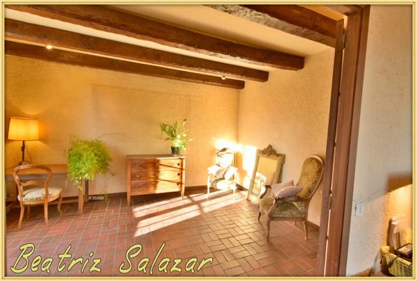 A Digne-les-Bains, grande maison familiale de 215 m², 9 pièces, double garage, abri camping-car, cave, dépendances sur un terrain de 4891 m².