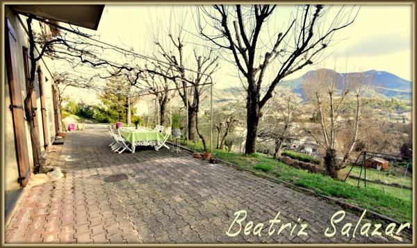A Digne-les-Bains, grande maison familiale de 215 m², 9 pièces, double garage, abri camping-car, cave, dépendances sur un terrain de 4891 m².