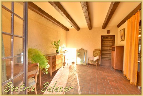 A Digne-les-Bains, grande maison familiale de 215 m², 9 pièces, double garage, abri camping-car, cave, dépendances sur un terrain de 4891 m².