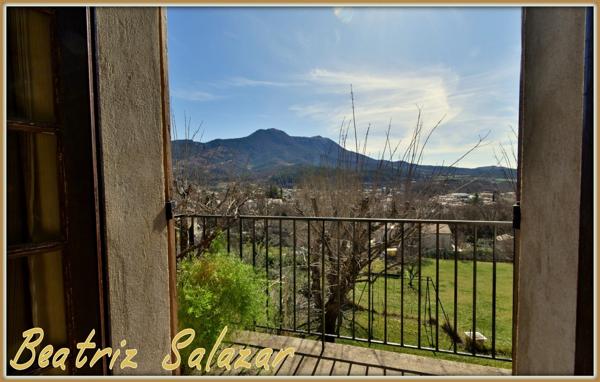 A Digne-les-Bains, grande maison familiale de 215 m², 9 pièces, double garage, abri camping-car, cave, dépendances sur un terrain de 4891 m².