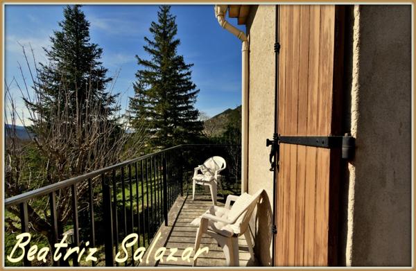 A Digne-les-Bains, grande maison familiale de 215 m², 9 pièces, double garage, abri camping-car, cave, dépendances sur un terrain de 4891 m².
