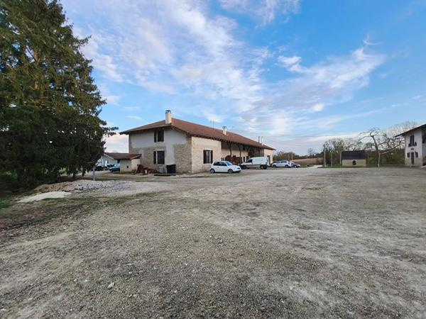 Domaine de Loëze - Propriété d'exception avec 3 logements, chapelle et 8 hectares, fort potentiel à Jayat