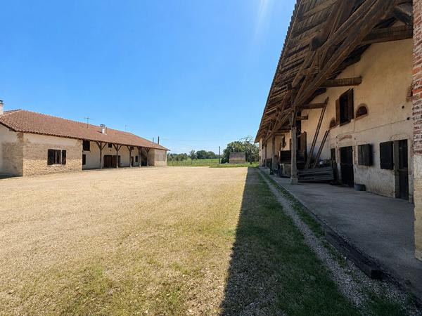 Domaine de Loëze - Propriété d'exception avec 3 logements, chapelle et 8 hectares, fort potentiel à Jayat