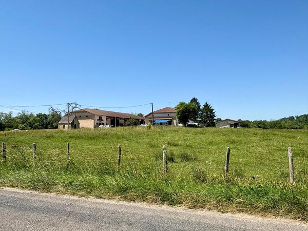 Domaine de Loëze - Propriété d'exception avec 3 logements, chapelle et 8 hectares, fort potentiel à Jayat