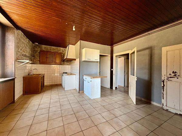 Domaine de Loëze - Propriété d'exception avec 3 logements, chapelle et 8 hectares, fort potentiel à Jayat