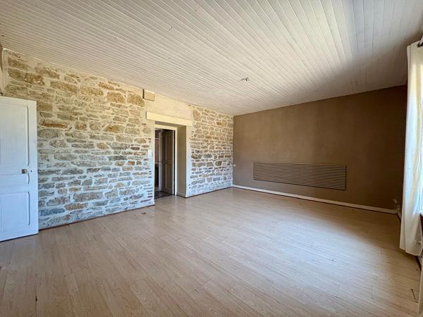 Domaine de Loëze - Propriété d'exception avec 3 logements, chapelle et 8 hectares, fort potentiel à Jayat