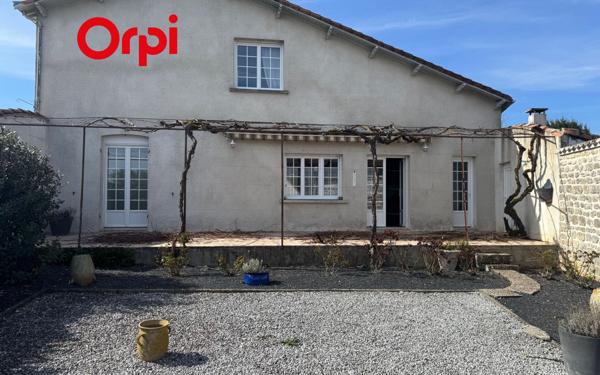 Maison à vendre    5 pièces •  Saint-Savinien