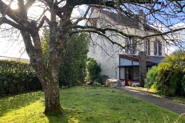 Maison de caractère – Environ 185 m² – Proche centre-ville