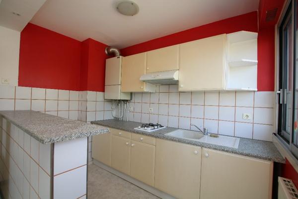 EXCLUSIVITE CLERMONT-FERRAND, à proximité du centre-ville appartement loué avec stationnement privatif