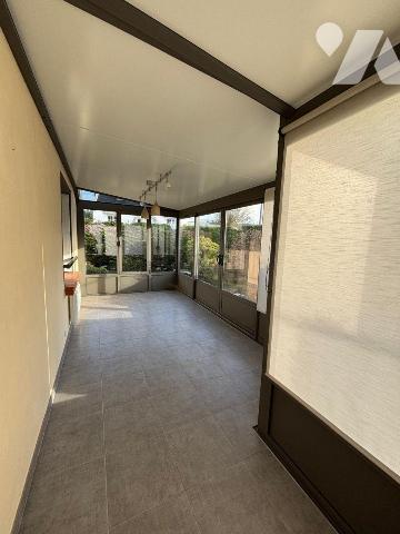 Lannilis - Maison non mitoyenne avec jardin, véranda et grand sous-sol

À proximité immédiate...