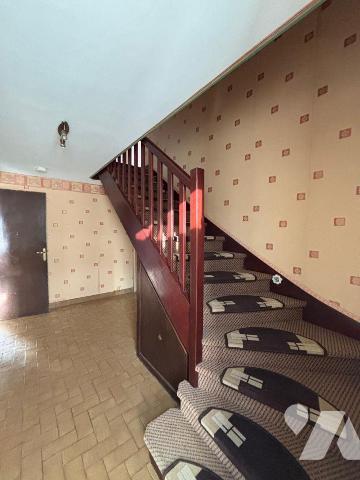 Lannilis - Maison non mitoyenne avec jardin, véranda et grand sous-sol

À proximité immédiate...