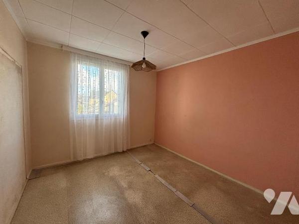 Lannilis - Maison non mitoyenne avec jardin, véranda et grand sous-sol

À proximité immédiate...