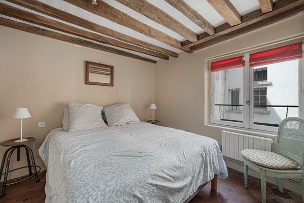 Entre la place des Vosges et la rue de Bretagne - Dernier étage - Appartement ensoleillé à l'esprit maison de campagne - PARIS