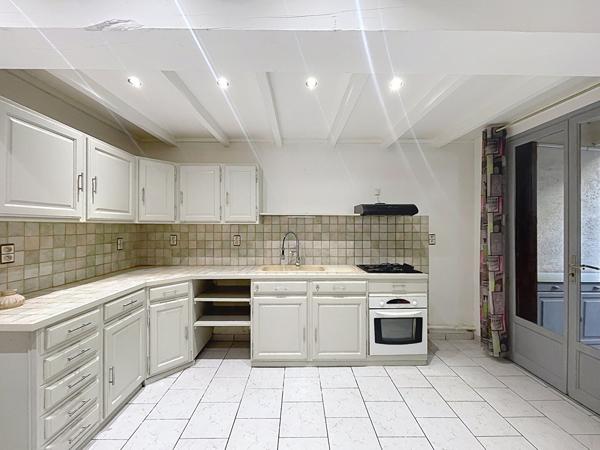 Appartement Manosque 2 pièces 52.88 m2 carrez avec cour intérieure