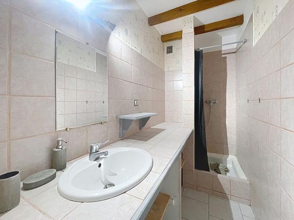 Appartement Manosque 2 pièces 52.88 m2 carrez avec cour intérieure