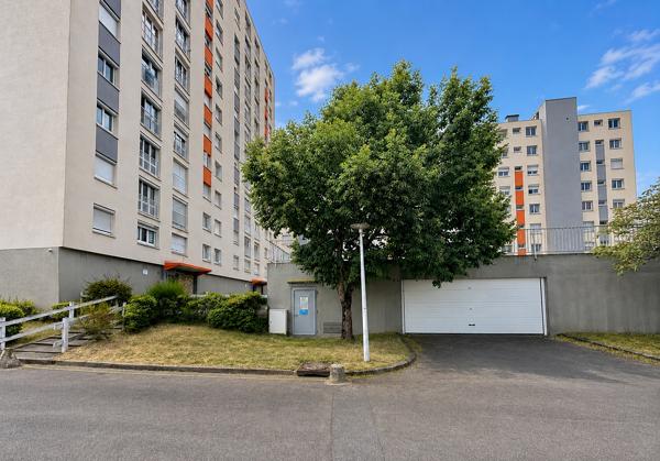 Appartement rénové de type 3 avec vue dégagée.