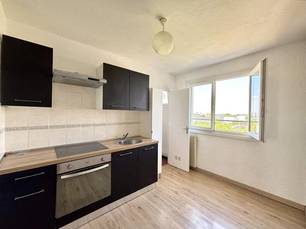 Appartement rénové de type 3 avec vue dégagée.