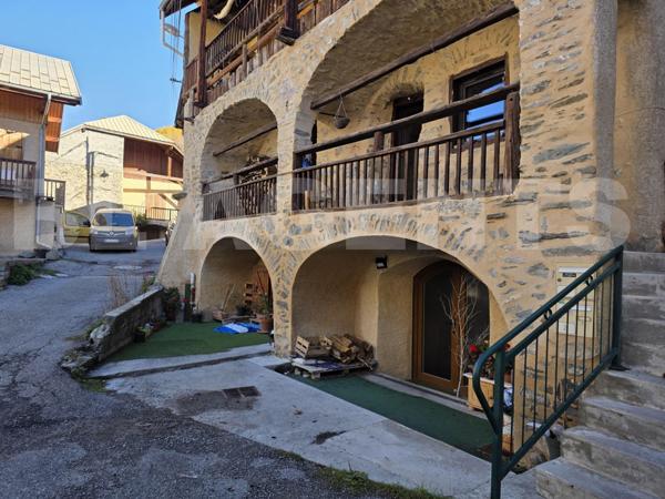 Appartement T3 avec cave te terrasse.