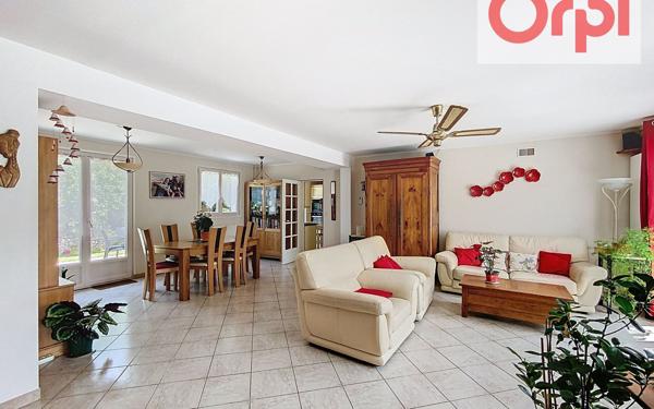 Maison à vendre    5 pièces • 136 m2 Le Mesnil-Saint-Denis