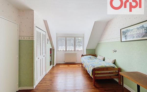 Maison à vendre    5 pièces • 136 m2 Le Mesnil-Saint-Denis