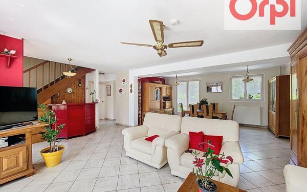 Maison à vendre    5 pièces • 136 m2 Le Mesnil-Saint-Denis