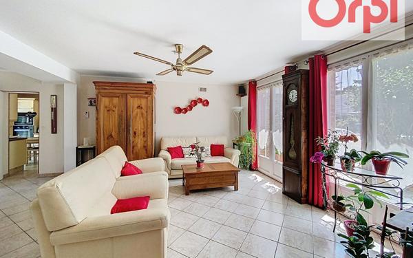 Maison à vendre    5 pièces • 136 m2 Le Mesnil-Saint-Denis