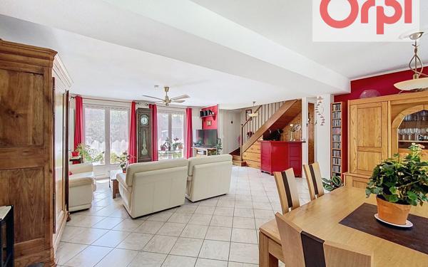 Maison à vendre    5 pièces • 136 m2 Le Mesnil-Saint-Denis