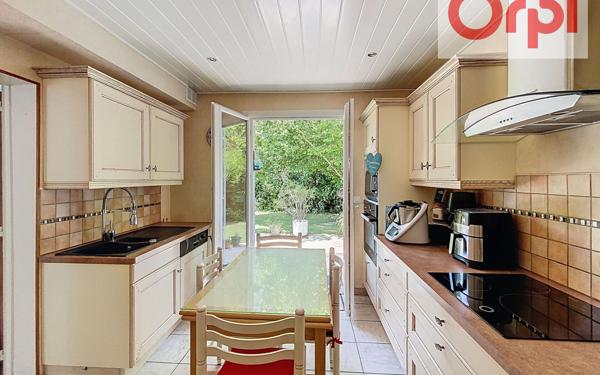 Maison à vendre    5 pièces • 136 m2 Le Mesnil-Saint-Denis