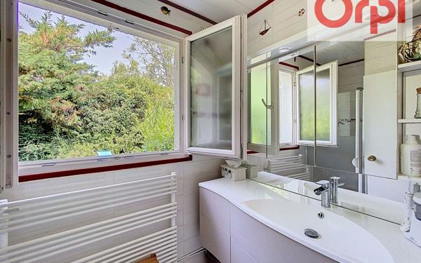 Maison à vendre    5 pièces • 136 m2 Le Mesnil-Saint-Denis