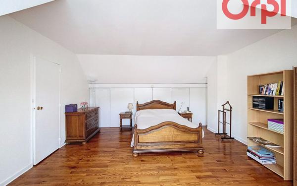 Maison à vendre    5 pièces • 136 m2 Le Mesnil-Saint-Denis