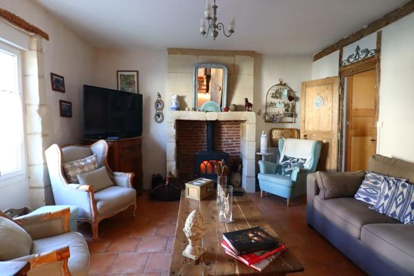 Maison de bourg, charme, caractère et jardin intimiste.