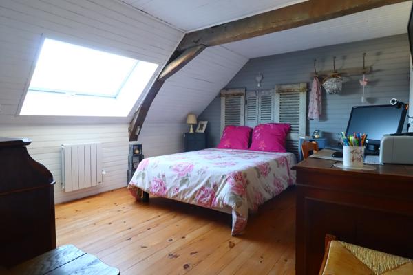 Maison de bourg, charme, caractère et jardin intimiste.