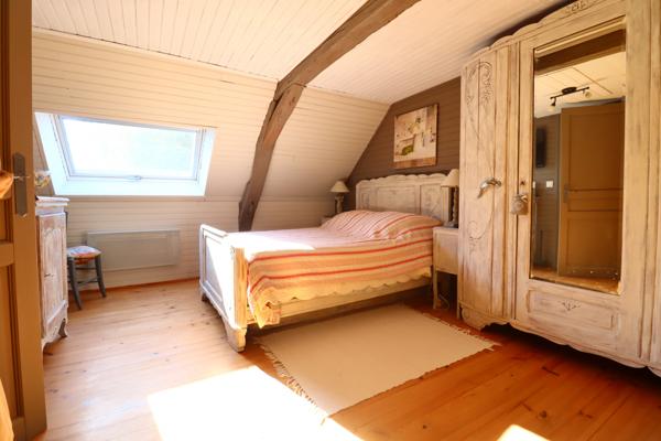 Maison de bourg, charme, caractère et jardin intimiste.