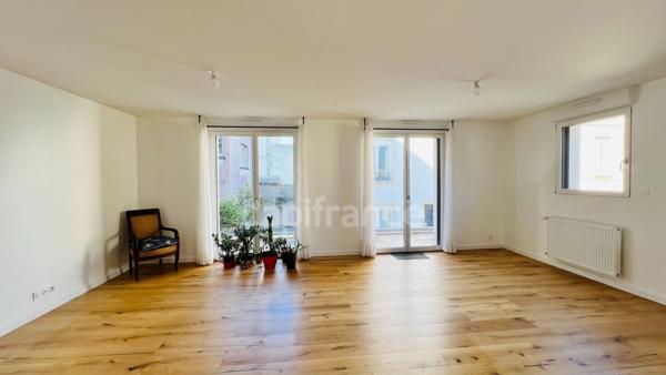 Quimper (29) - Maison centre ville de 75,21 m² habitable - 124 m² utiles - Terrasse - Double garage.