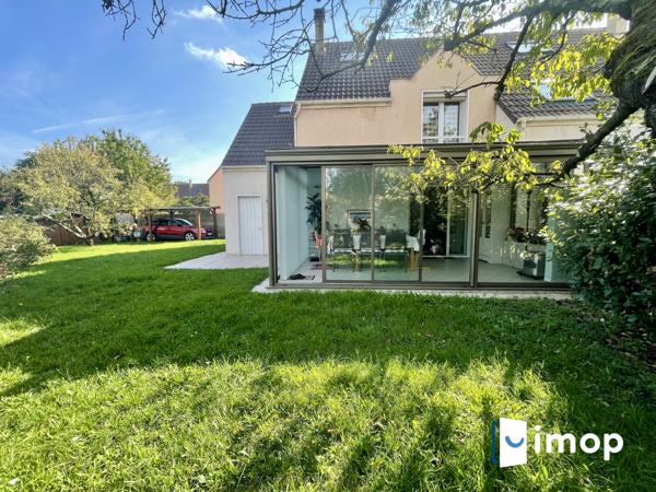 À 10 min à pied du RER E Bondy, maison familiale 4 chambres avec lumineuse véranda et jardin