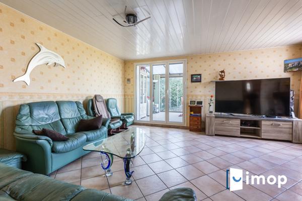 À 10 min à pied du RER E Bondy, maison familiale 4 chambres avec lumineuse véranda et jardin