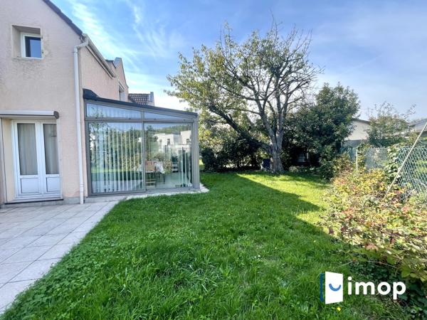 À 10 min à pied du RER E Bondy, maison familiale 4 chambres avec lumineuse véranda et jardin