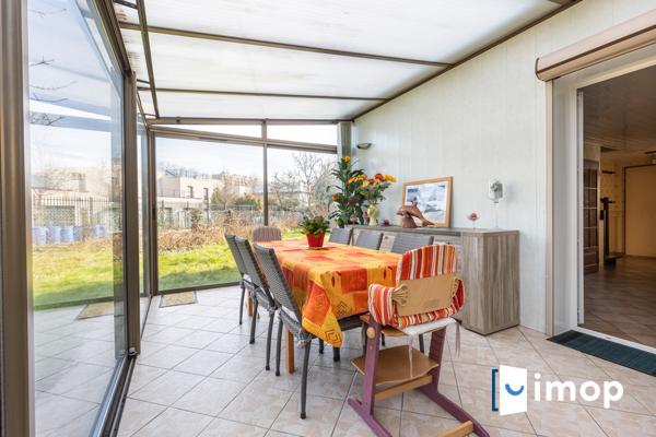 À 10 min à pied du RER E Bondy, maison familiale 4 chambres avec lumineuse véranda et jardin
