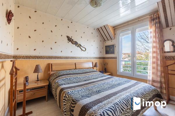 À 10 min à pied du RER E Bondy, maison familiale 4 chambres avec lumineuse véranda et jardin