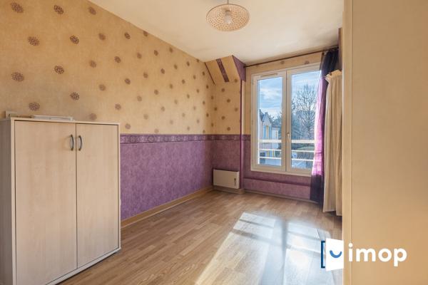 À 10 min à pied du RER E Bondy, maison familiale 4 chambres avec lumineuse véranda et jardin