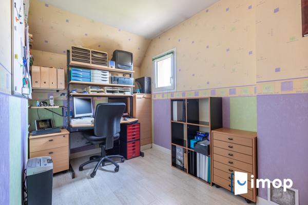 À 10 min à pied du RER E Bondy, maison familiale 4 chambres avec lumineuse véranda et jardin