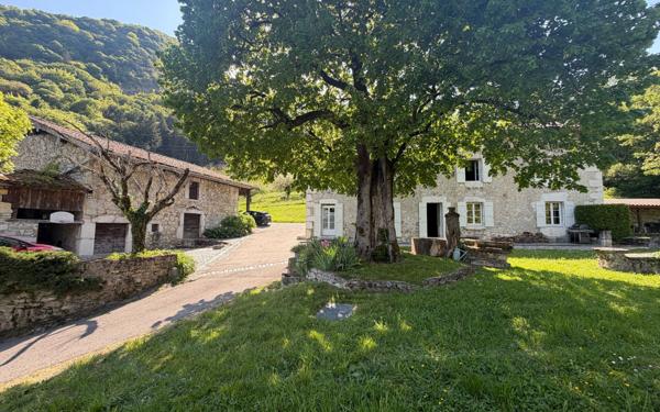 Maison à vendre    8 pièces • 368 m2 Noyarey