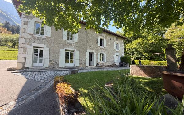 Maison à vendre    8 pièces • 368 m2 Noyarey