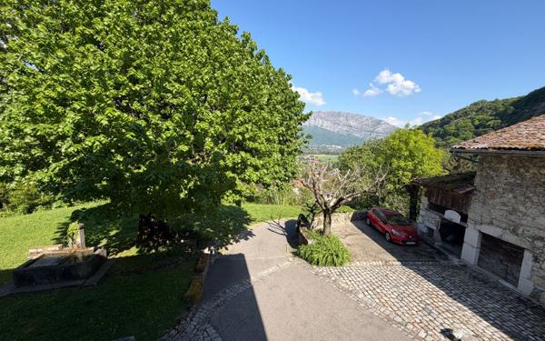 Maison à vendre    8 pièces • 368 m2 Noyarey