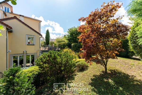 Lumineuse maison familiale avec jardin, au calme