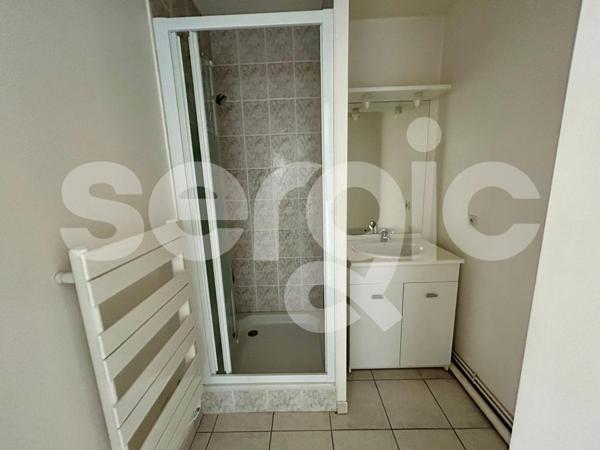 Location 2 Pieces 44 49000 Angers 23 0449 02 0222