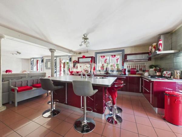 Vente Maison 5 pièces de 195m² - 69700 Givors